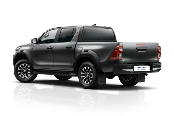4X4 camioneta usada Toyota Hilux con suspensión trasera multi-link y faros LED