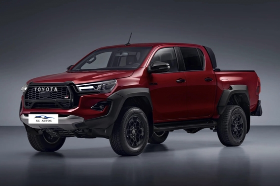 4X4 camioneta usada Toyota Hilux con suspensión trasera multi-link y faros LED