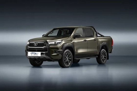 4X4 camioneta usada Toyota Hilux con suspensión trasera multi-link y faros LED