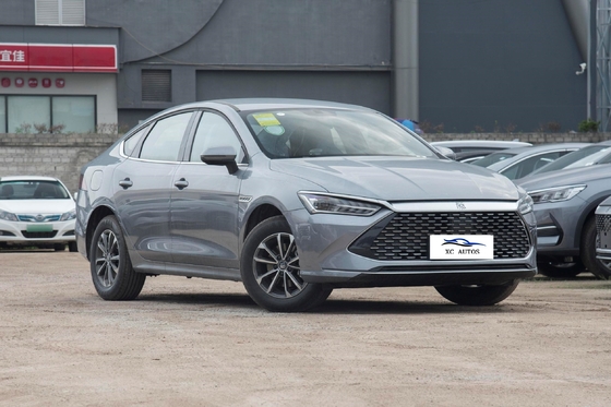 Potencia máxima 150-200PS BYD Qin Plus Dm-I Vehículo eléctrico híbrido Sedan Dirección izquierda