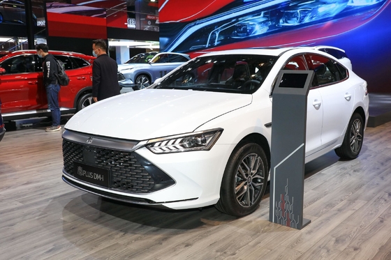 Potencia máxima 150-200PS BYD Qin Plus Dm-I Vehículo eléctrico híbrido Sedan Dirección izquierda