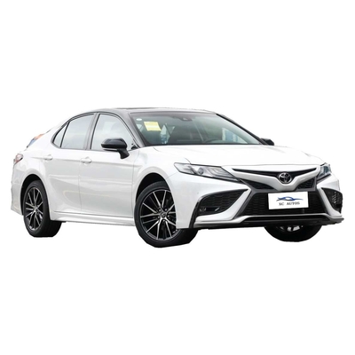 Auto usado Toyota Camry 2018 con faros LED Modelo de dos motores y 5 asientos