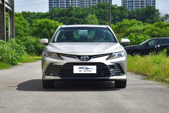 Auto usado Toyota Camry 2018 con faros LED Modelo de dos motores y 5 asientos