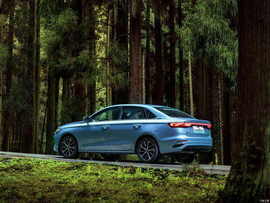 Gran valor Geely Emgrand Sedan con Macpherson Suspensión delantera y tamaño de neumático R16