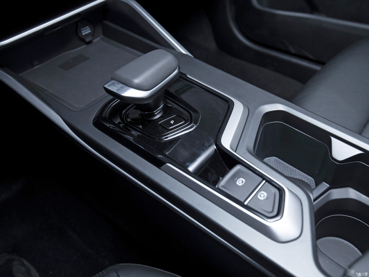 Gran valor Geely Emgrand Sedan con Macpherson Suspensión delantera y tamaño de neumático R16