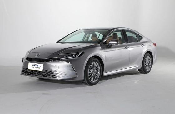 Toyota Camry 2023 Exalted Version 4X4 SUV con motor de gasolina de 2.0L y accesorios