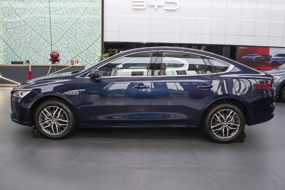 2024 BYD QIN Plus DM-i Honor Edición 55km Rango de conducción 4 ruedas Vehículo de control de velocidad normal