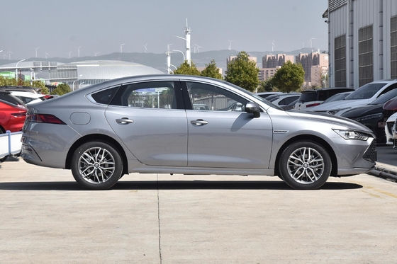 2024 BYD QIN Plus DM-i Honor Edición 55km Rango de conducción 4 ruedas Vehículo de control de velocidad normal