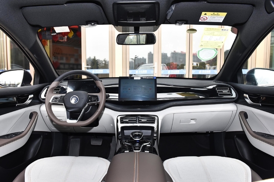 2024 BYD QIN Plus DM-i Honor Edición 55km Rango de conducción 4 ruedas Vehículo de control de velocidad normal