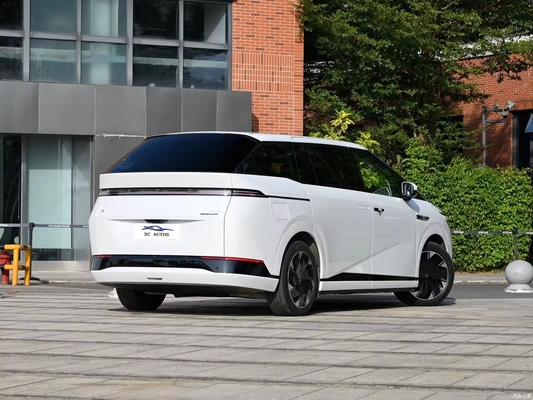 Volante multifunción 2023 Xpeng X9 Euro VI 4WD 7 asientos MPV Coche eléctrico