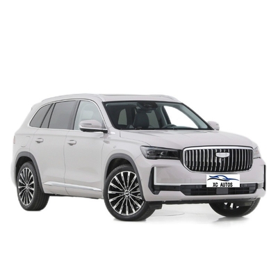 Geely Xingyue L Auto Zhiqin Un vehículo de gasolina 2024 con volante multifunción