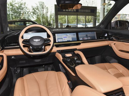 Geely Xingyue L Auto Zhiqin Un vehículo de gasolina 2024 con volante multifunción