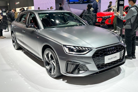 Audi A4L de alta velocidad de lujo de gasolina sedán medio Euro IV estándar de emisiones coche usado