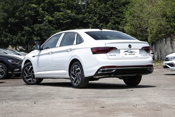 Volkswagen Sagitar Coche de gasolina con combustible convencional 4 puertas 5 asientos estructura de la carrocería