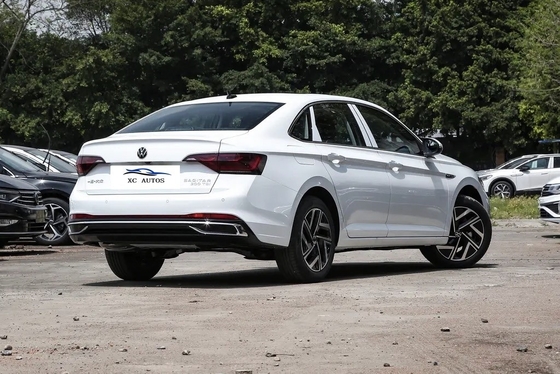 Volkswagen Sagitar Coche de gasolina con combustible convencional 4 puertas 5 asientos estructura de la carrocería