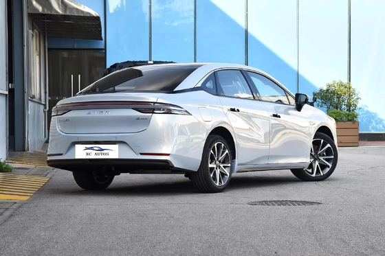 4 puertas 5 asientos AION Coche usado Coche eléctrico con dirección izquierda y techo solar