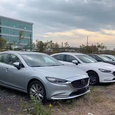 5 asientos Mazda Atenza Coche de gasolina sedán 2WD con faro LED y asequible