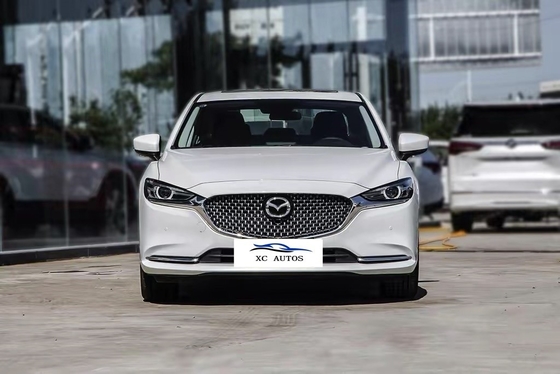 5 asientos Mazda Atenza Coche de gasolina sedán 2WD con faro LED y asequible