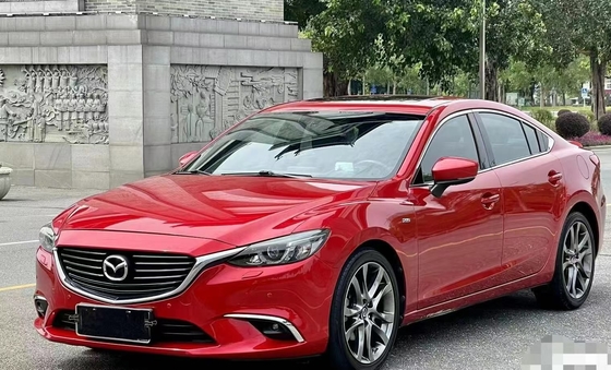 5 asientos Mazda Atenza Coche de gasolina sedán 2WD con faro LED y asequible