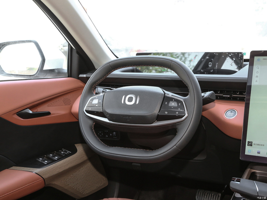 Changan Qiyuan A05 EV Sedan Hybrid Car Gran valor y estructura de carrocería de 5 puertas y 5 asientos