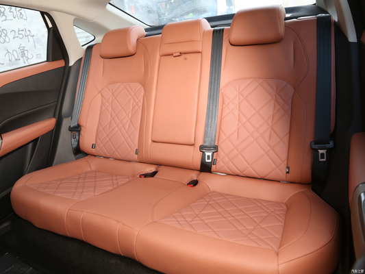 Changan Qiyuan A05 EV Sedan Hybrid Car Gran valor y estructura de carrocería de 5 puertas y 5 asientos