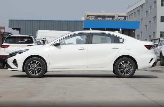 1.5L Blanco Kia K3 2024 Compacto delantero de gasolina para la compra en línea