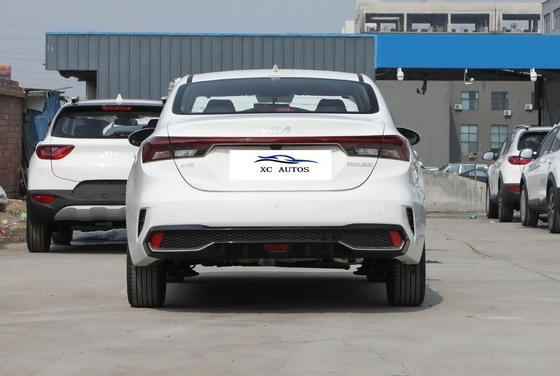 1.5L Blanco Kia K3 2024 Compacto delantero de gasolina para la compra en línea