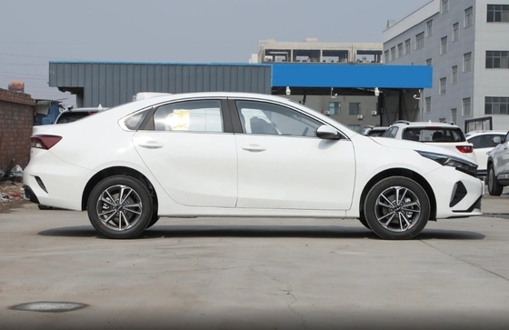 1.5L Blanco Kia K3 2024 Compacto delantero de gasolina para la compra en línea