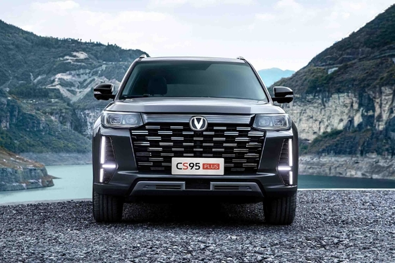 Coches usados asequibles Changan CS95 SUV de gasolina con asientos de cuero 5 puertas 5 asientos