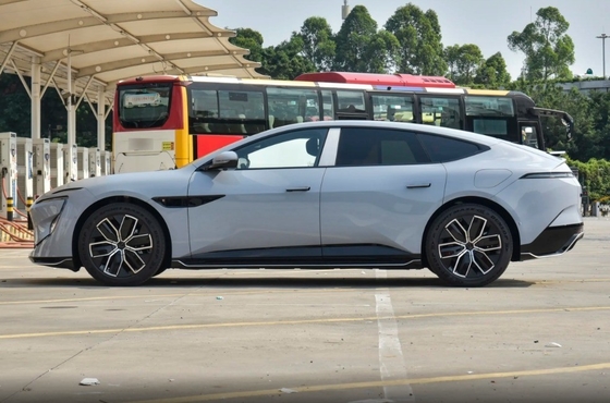 2024 700 Triple Laser Rear Drive Luxury Mediano y Gran Coche de 4 puertas y 5 asientos