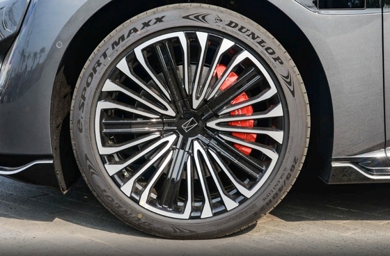 Estructura del cuerpo de 4 puertas y 5 asientos Avatr 12 EV 2024 650 Triple Laser 4WD Performance Edition