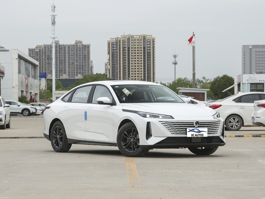2023 Changan Yida Gdi Dct Flagship Modelo 5 asientos Sedan con motor de 1.5T y cámara LED