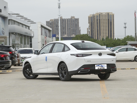 2023 Changan Yida Gdi Dct Flagship Modelo 5 asientos Sedan con motor de 1.5T y cámara LED