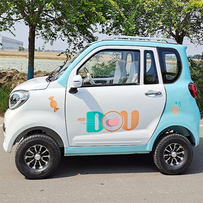Coche eléctrico de 4 puertas y 4 asientos Mini coche eléctrico para adultos con velocidad máxima de 60-120 km/h Kilometraje de 50 km