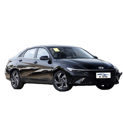 Se trata de un modelo de automóvil con un sistema de dirección eléctrica y una longitud de 4720*1810*1415 mm