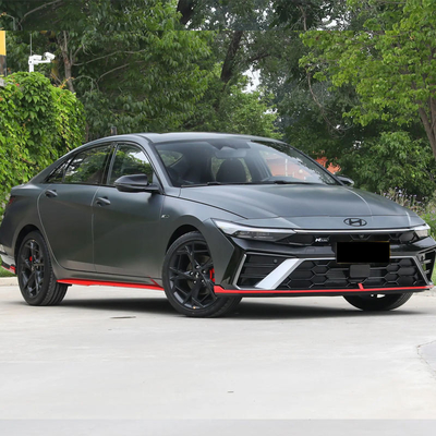 Se trata de un modelo de automóvil con un sistema de dirección eléctrica y una longitud de 4720*1810*1415 mm