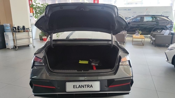 Se trata de un modelo de automóvil con un sistema de dirección eléctrica y una longitud de 4720*1810*1415 mm