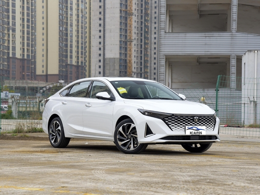 Compacto Changan Sedan Changan YIDA Carro con techo solar panorámico y diseño de carrocería integral