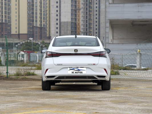 Compacto Changan Sedan Changan YIDA Carro con techo solar panorámico y diseño de carrocería integral