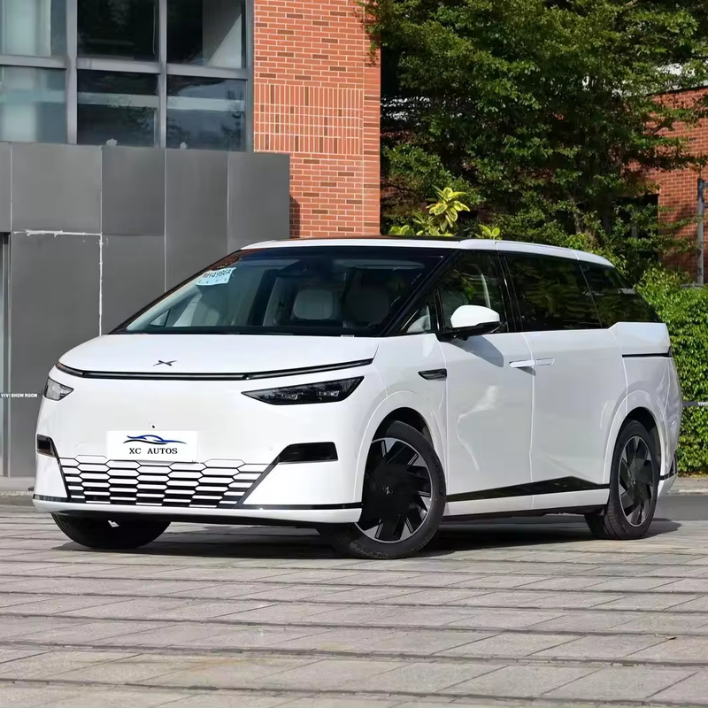 Volante multifunción 2023 Xpeng X9 Euro VI 4WD 7 asientos MPV Coche eléctrico
