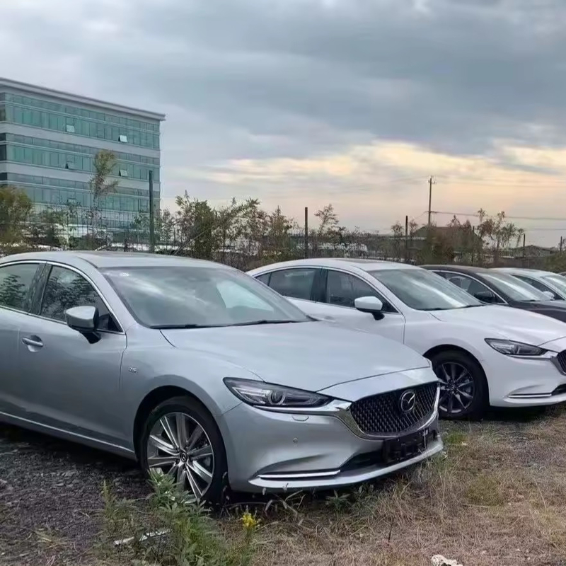 5 asientos Mazda Atenza Coche de gasolina sedán 2WD con faro LED y asequible